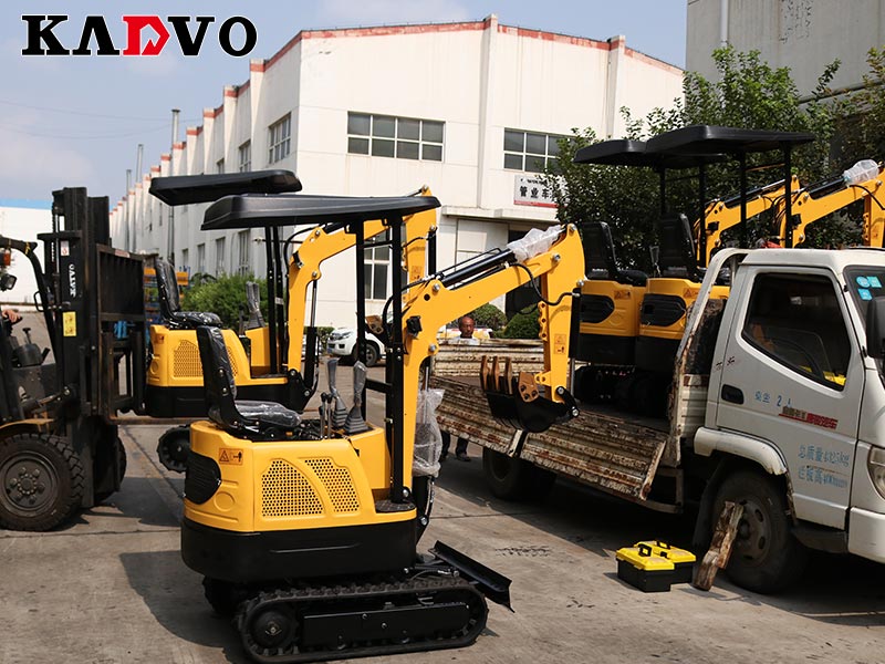 凱迪沃重工15臺小型挖掘機出口波蘭