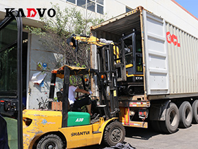 凱迪沃重工一批電動挖掘機發往歐洲