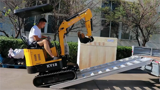 KV12型小挖掘機爬梯操作視頻