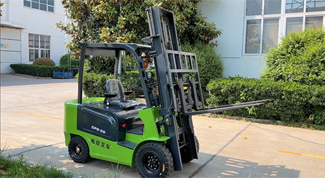 2噸新能源電動(dòng)叉車實(shí)操