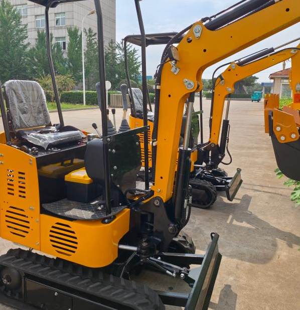 高效啟程！凱迪沃小型挖掘機批量裝車發貨，馳援全國基建工程！